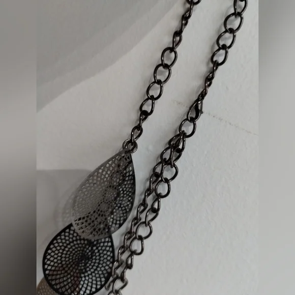 Neclace - Picture 3 of 3